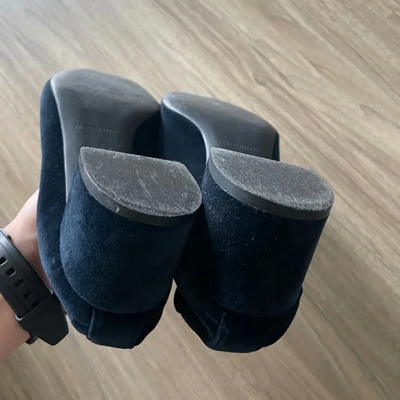 Everlane Velvet Day Heel in Navy, Size 8 - Picture 3 of 5